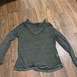 Shoulder showing long sleeve shirt